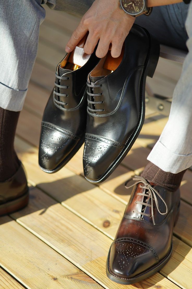 Timeless Elegance: Men's Leather Formal Oxford Shoes with Wingtip Detail