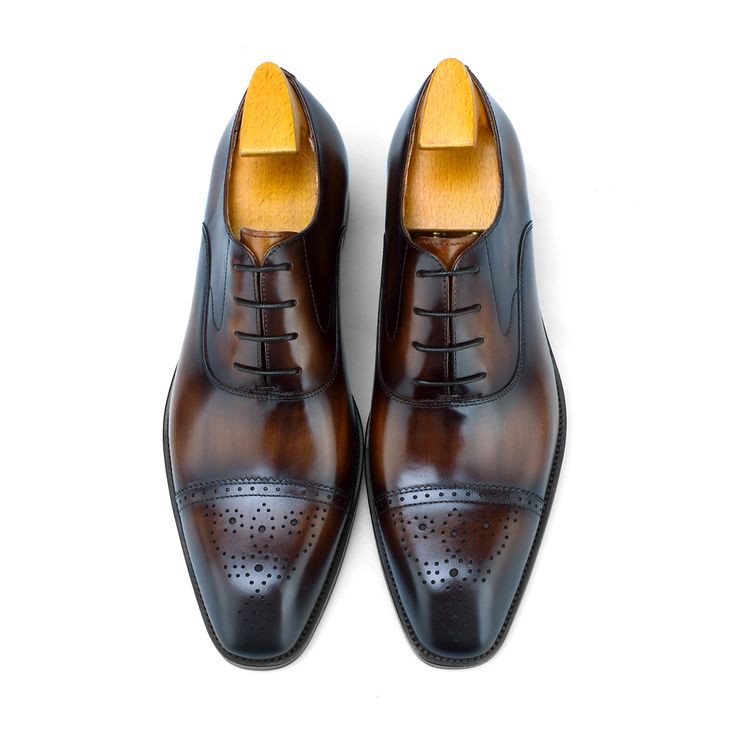 Timeless Elegance: Men's Leather Formal Oxford Shoes with Wingtip Detail