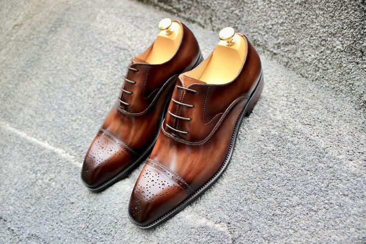Timeless Elegance: Men's Leather Formal Oxford Shoes with Wingtip Detail