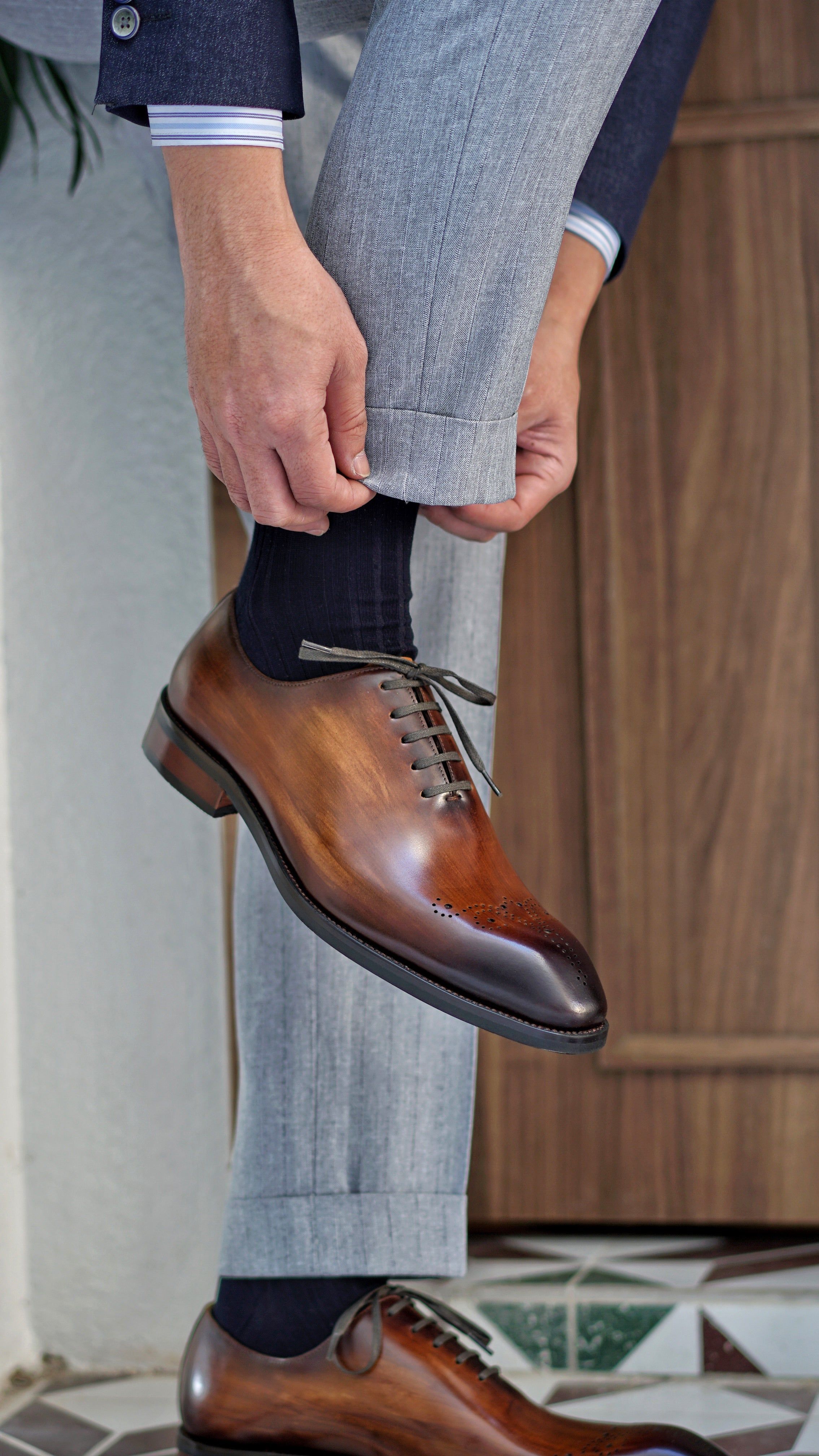 Professional Excellence: Classic Style Leather Shoes for Men| Superior Comfort & Durability