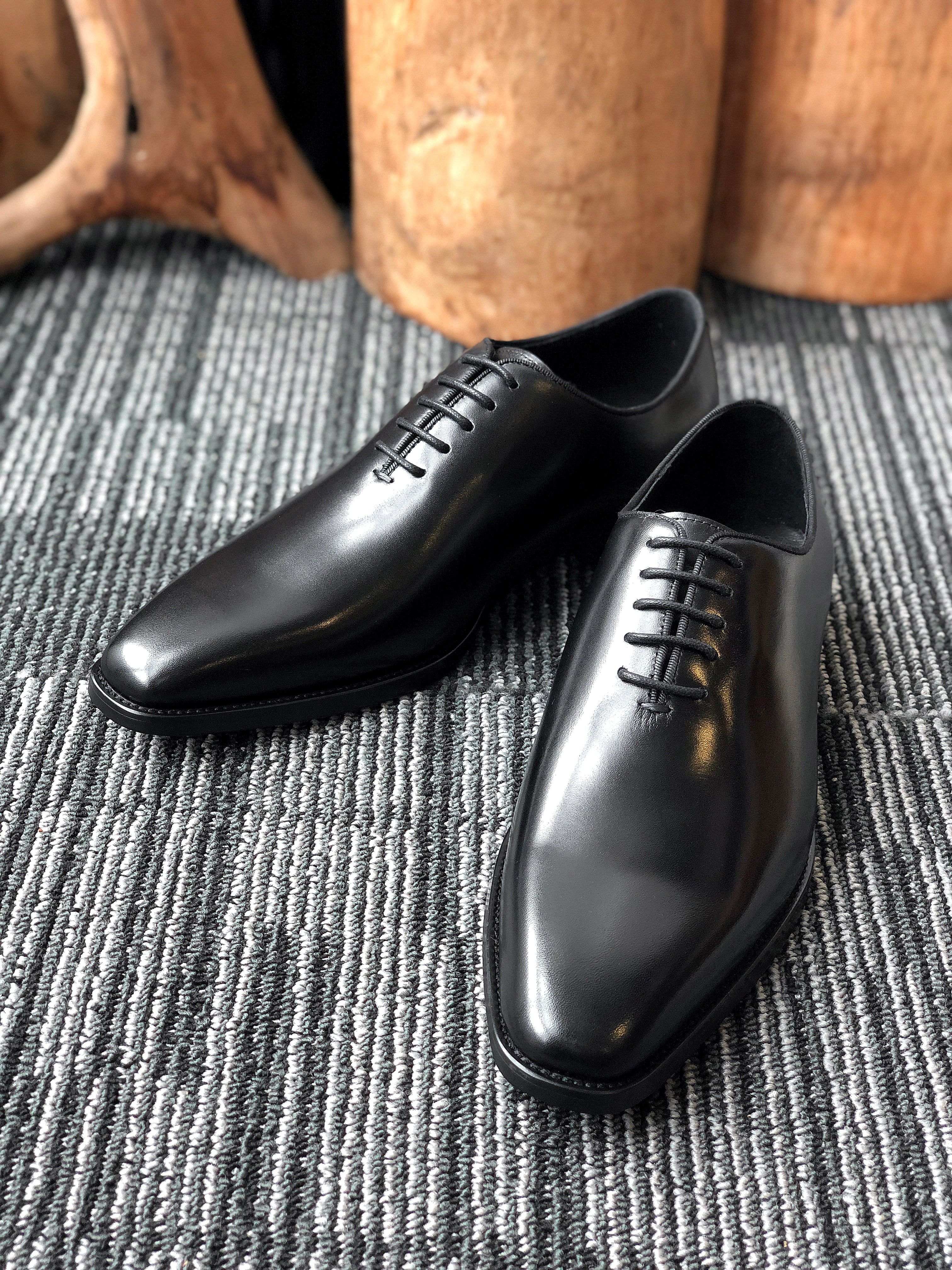 Sleek Italian Design: Martin Wholecut Leather Oxford Shoes