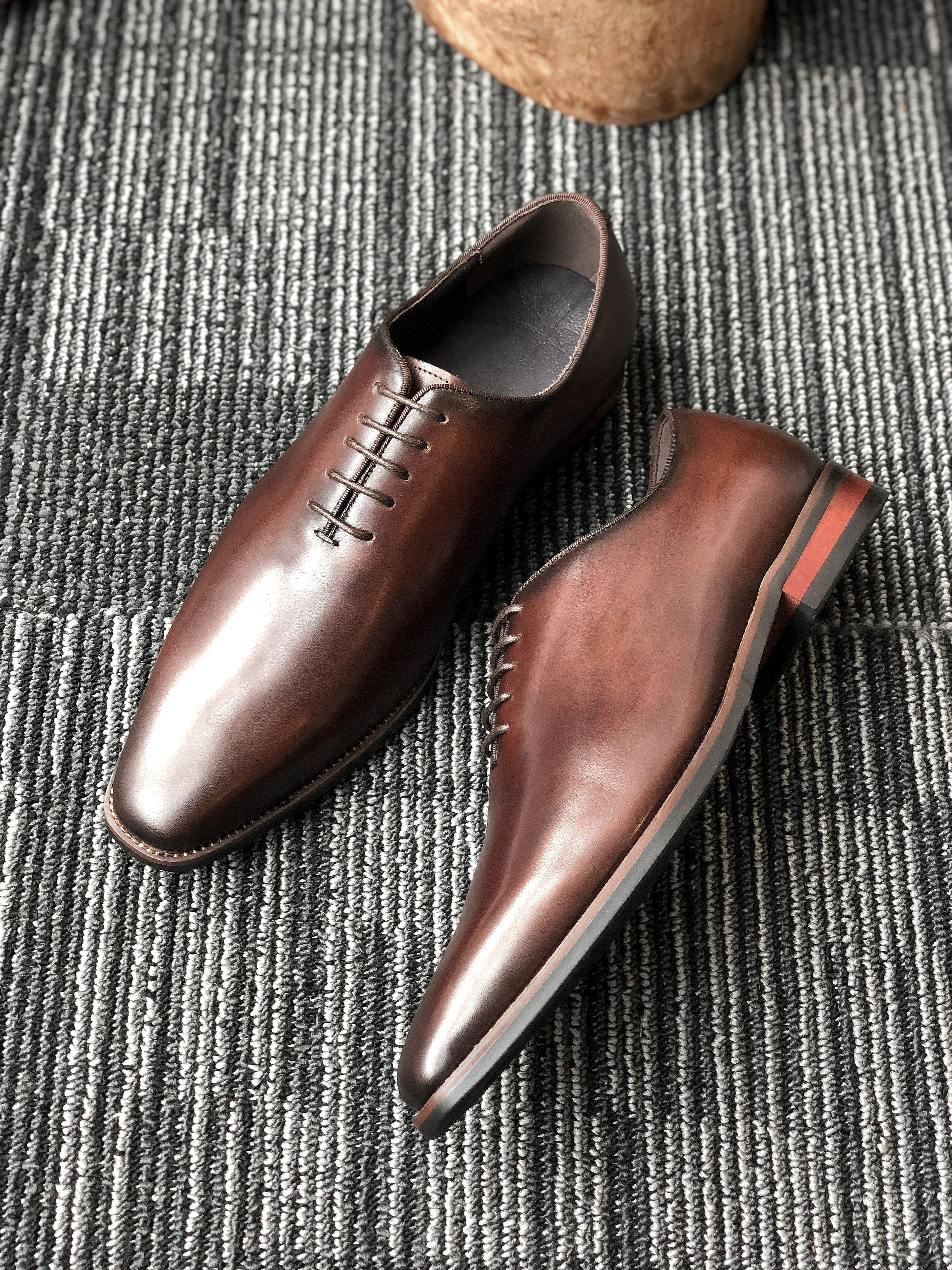 Sleek Italian Design: Martin Wholecut Leather Oxford Shoes
