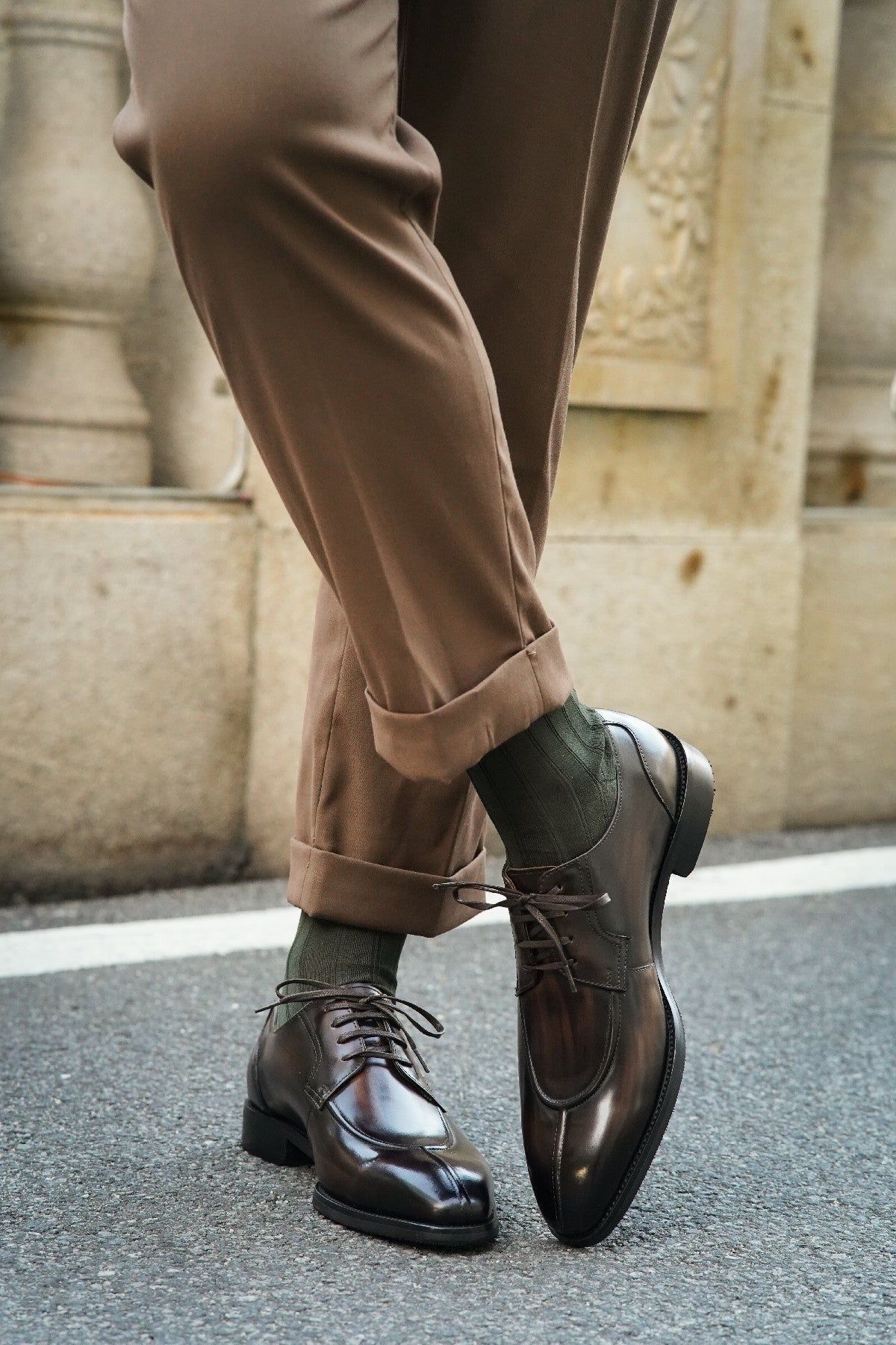 Italian-Inspired Sophistication: Comfortable Leather Derby Lace-Ups