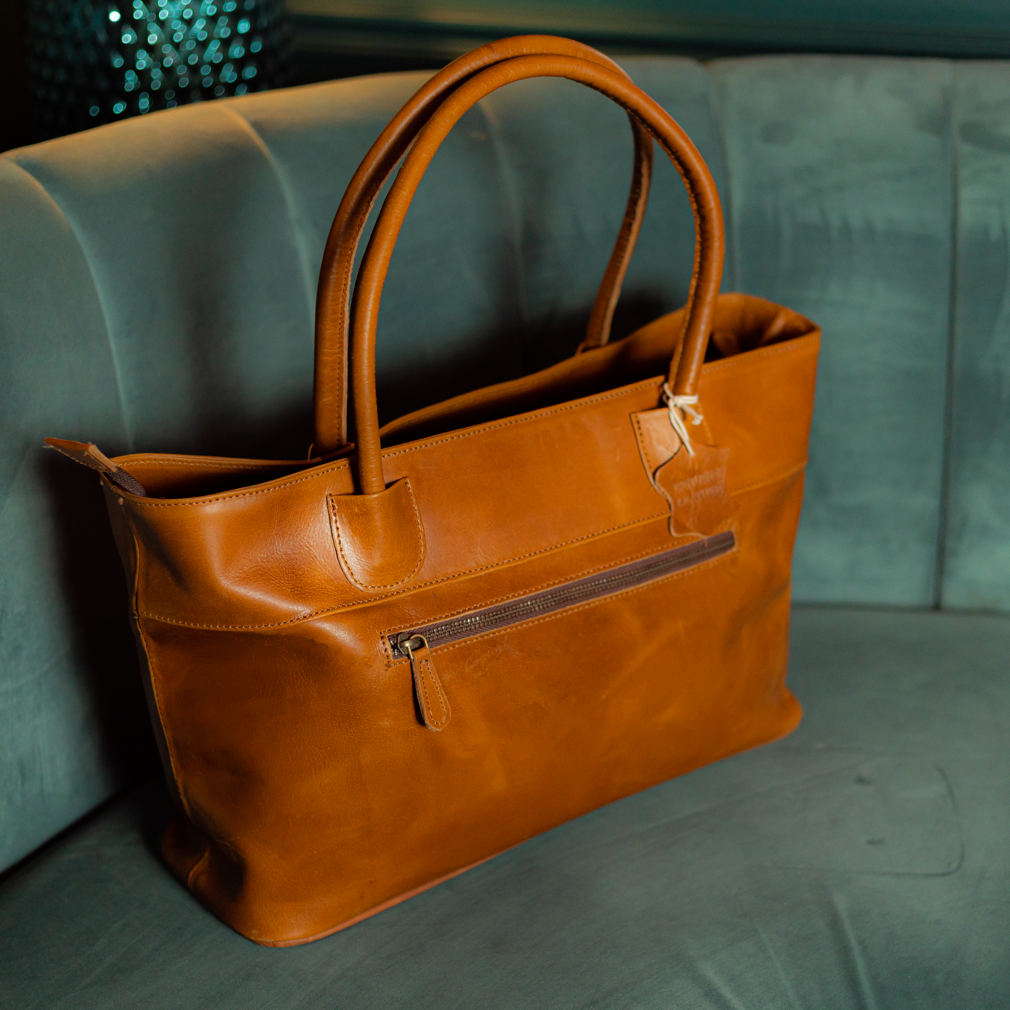 Essential Handcrafted Leather Shoulder Bag: Elevate Your Wardrobe