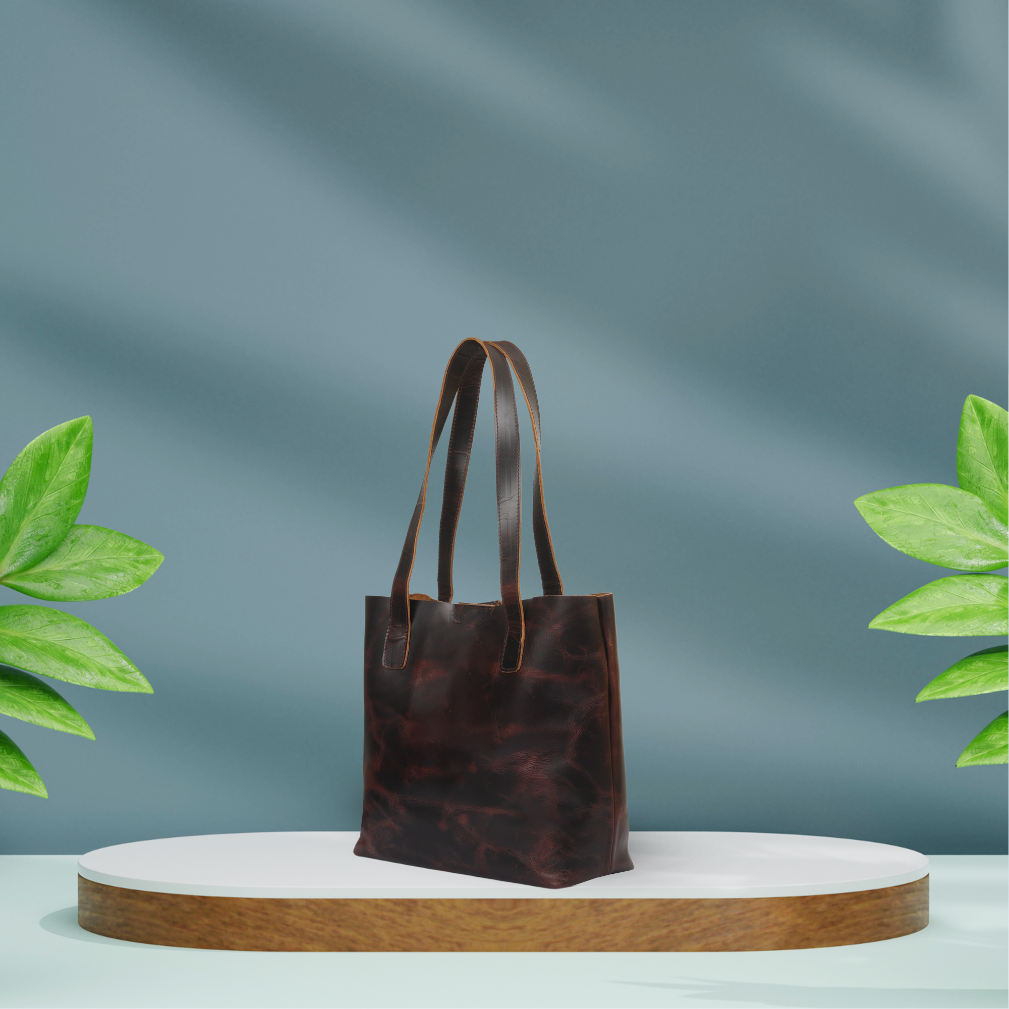 Chic Leather Tote: Elevate Your Look with Timeless Sophistication