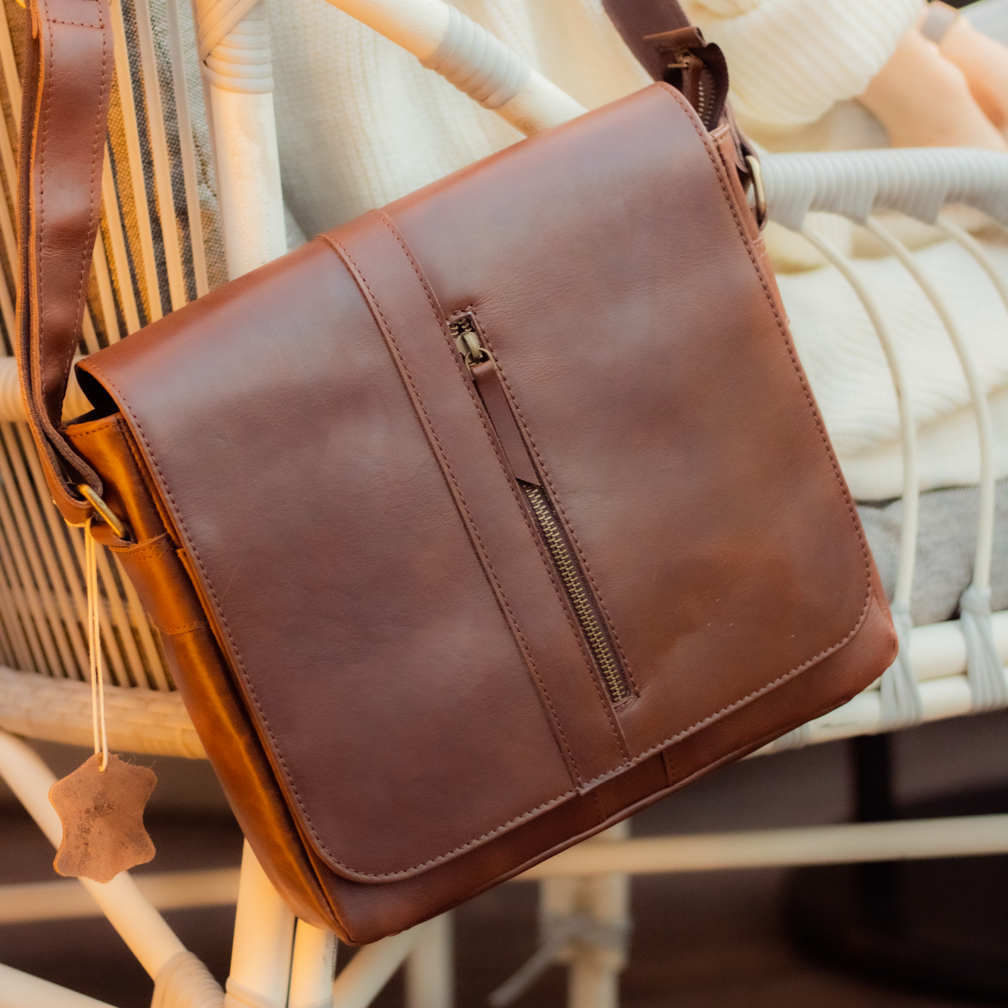 Fashionable Unisex Laptop Bag: Elevate Your Daily Routine