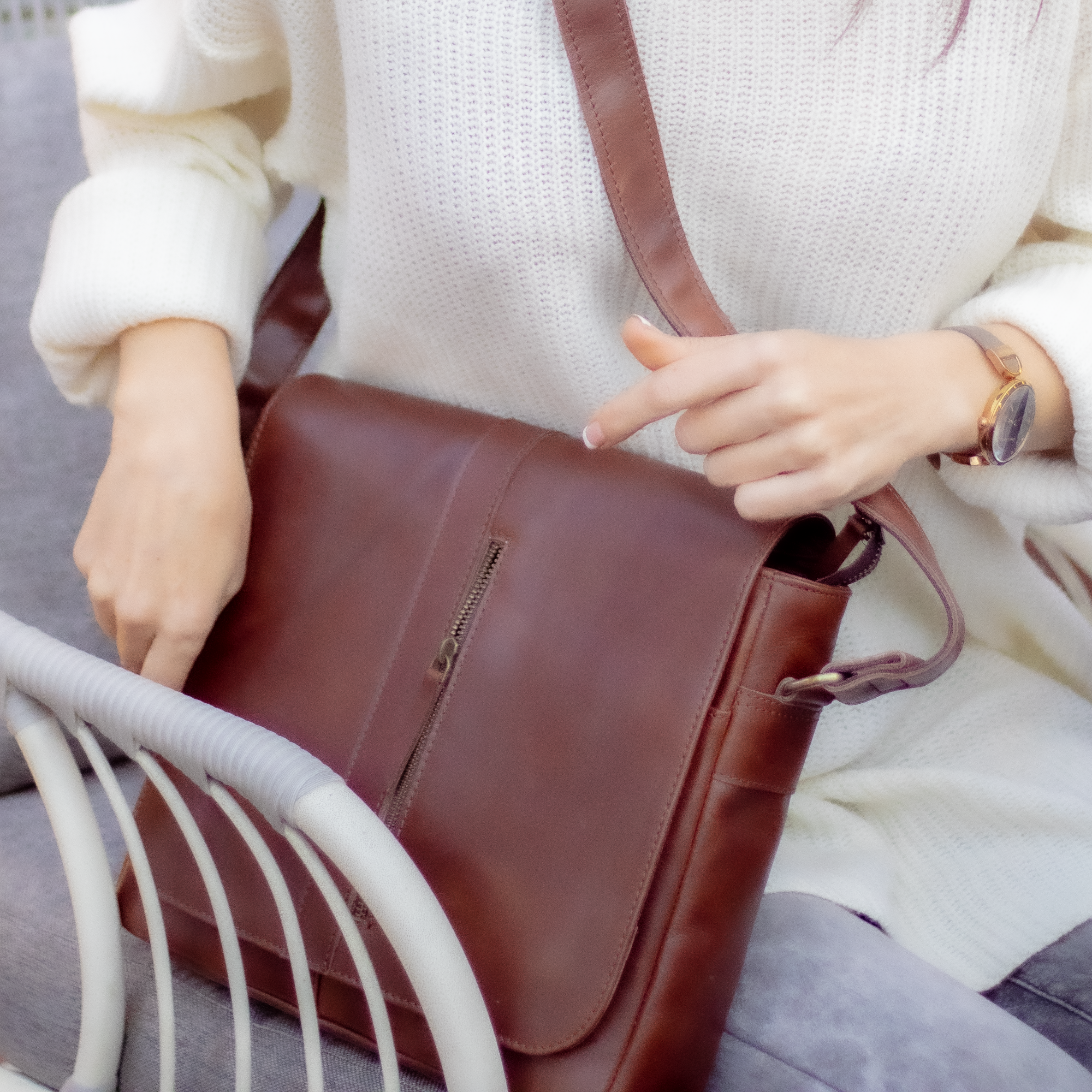 Fashionable Unisex Laptop Bag: Elevate Your Daily Routine