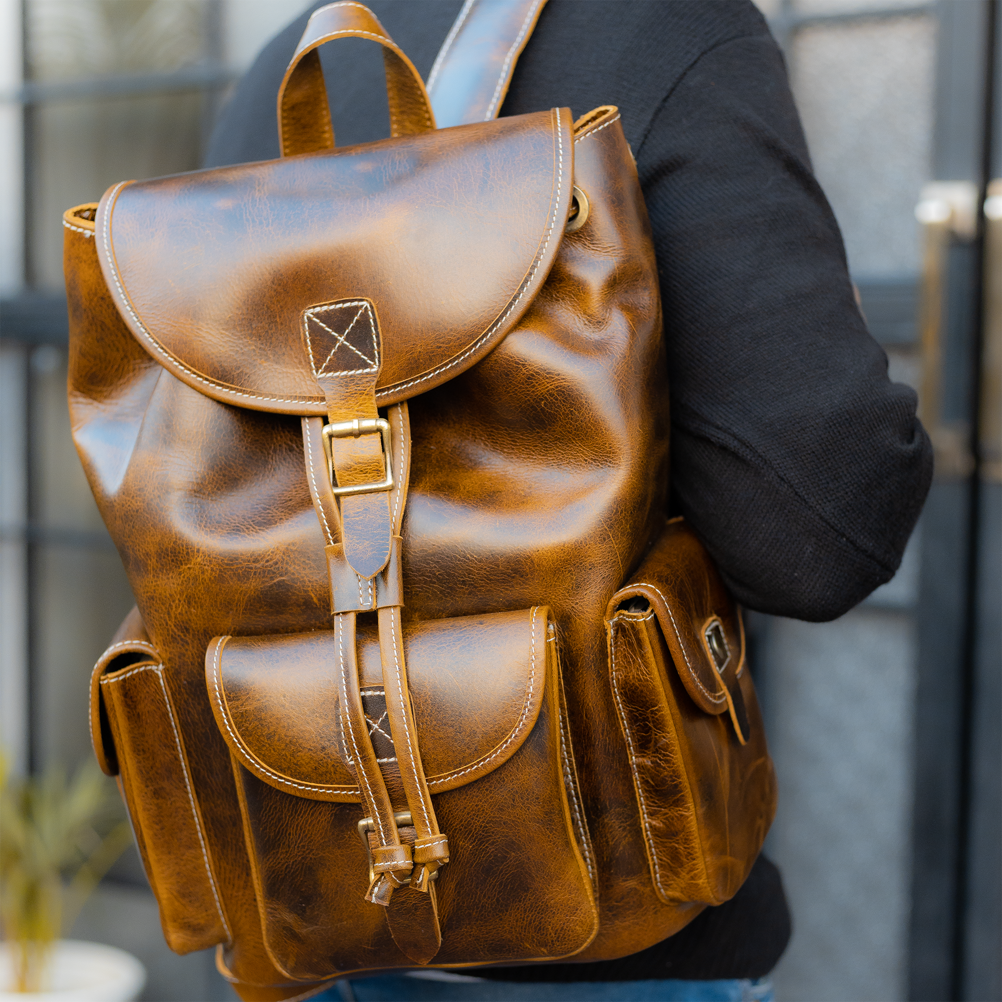 Explore in Style: Men's Crazy Horse and Hunter Leather Backpack
