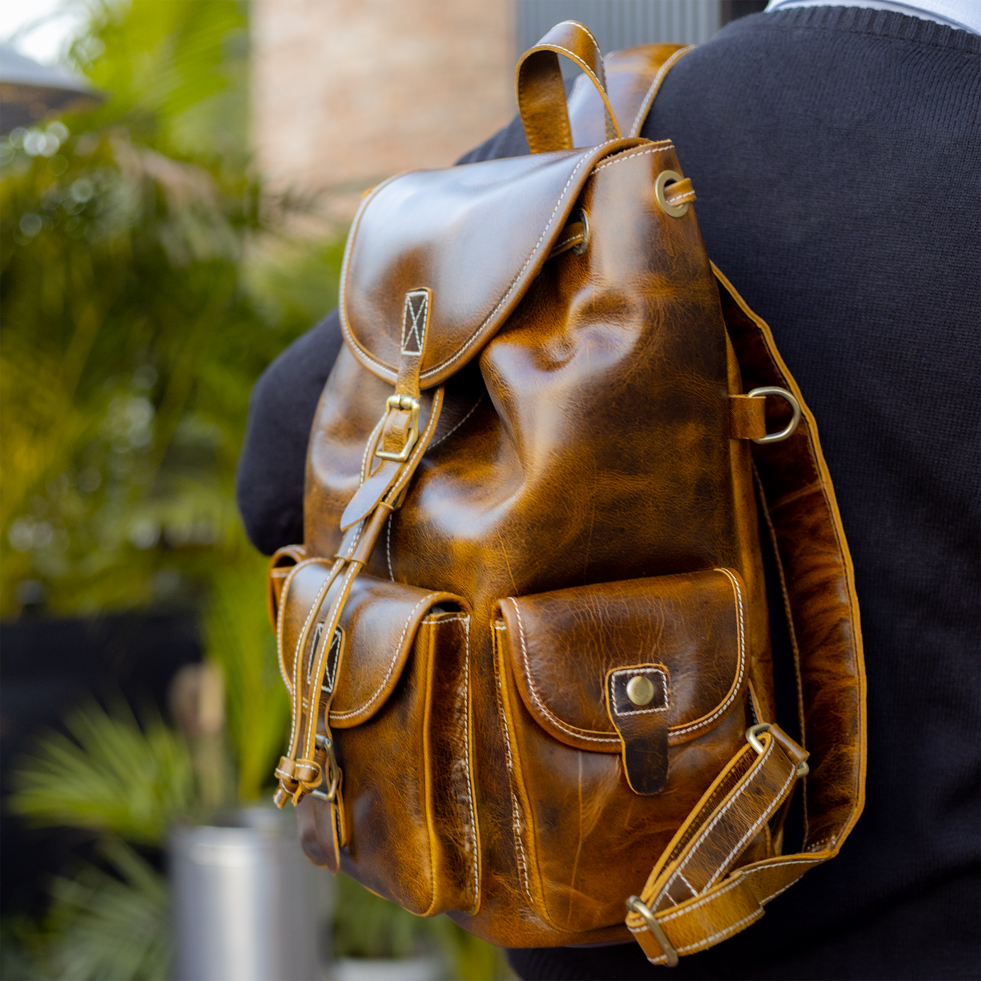 Explore in Style: Men's Crazy Horse and Hunter Leather Backpack