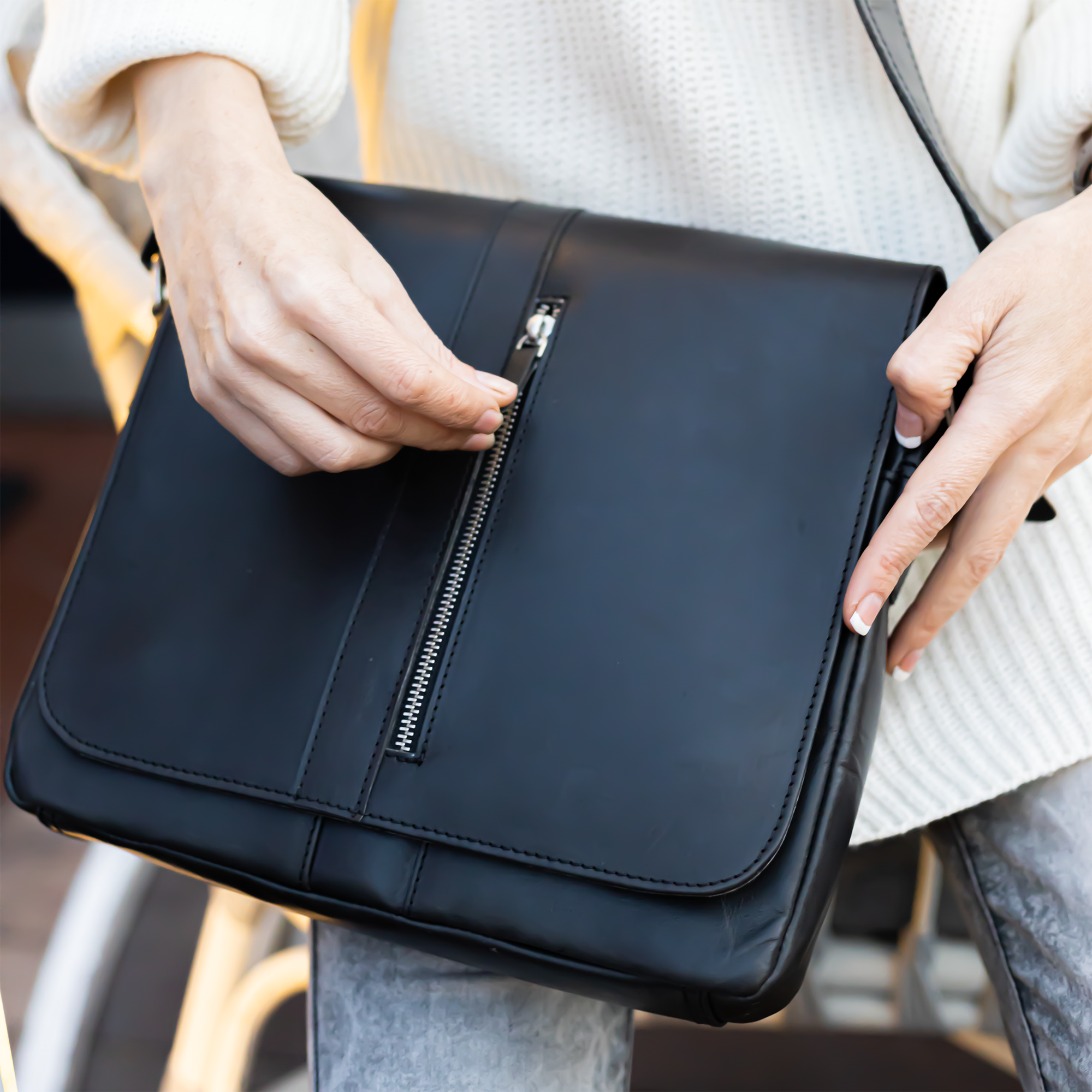 Fashionable Unisex Laptop Bag: Elevate Your Daily Routine