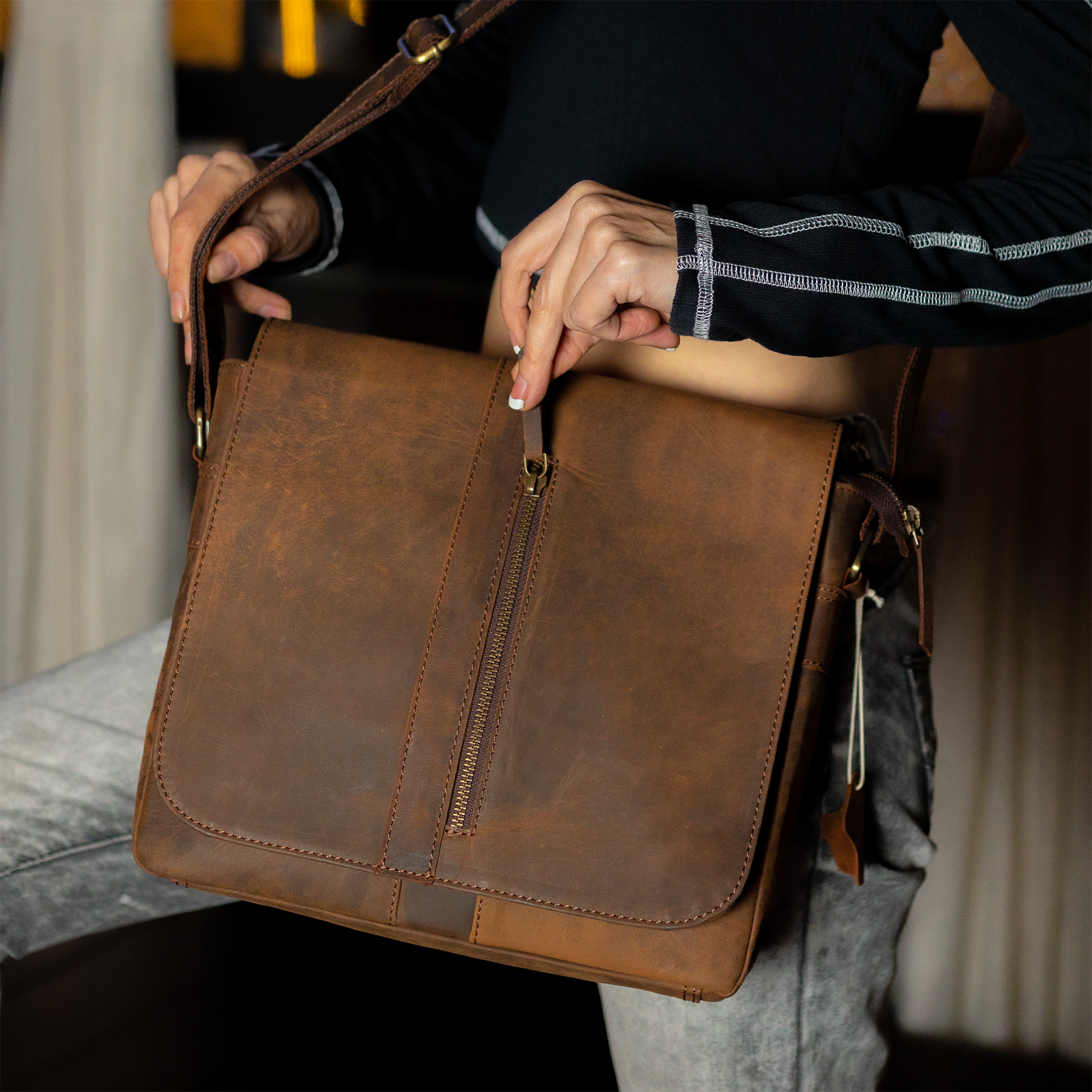 Fashionable Unisex Laptop Bag: Elevate Your Daily Routine
