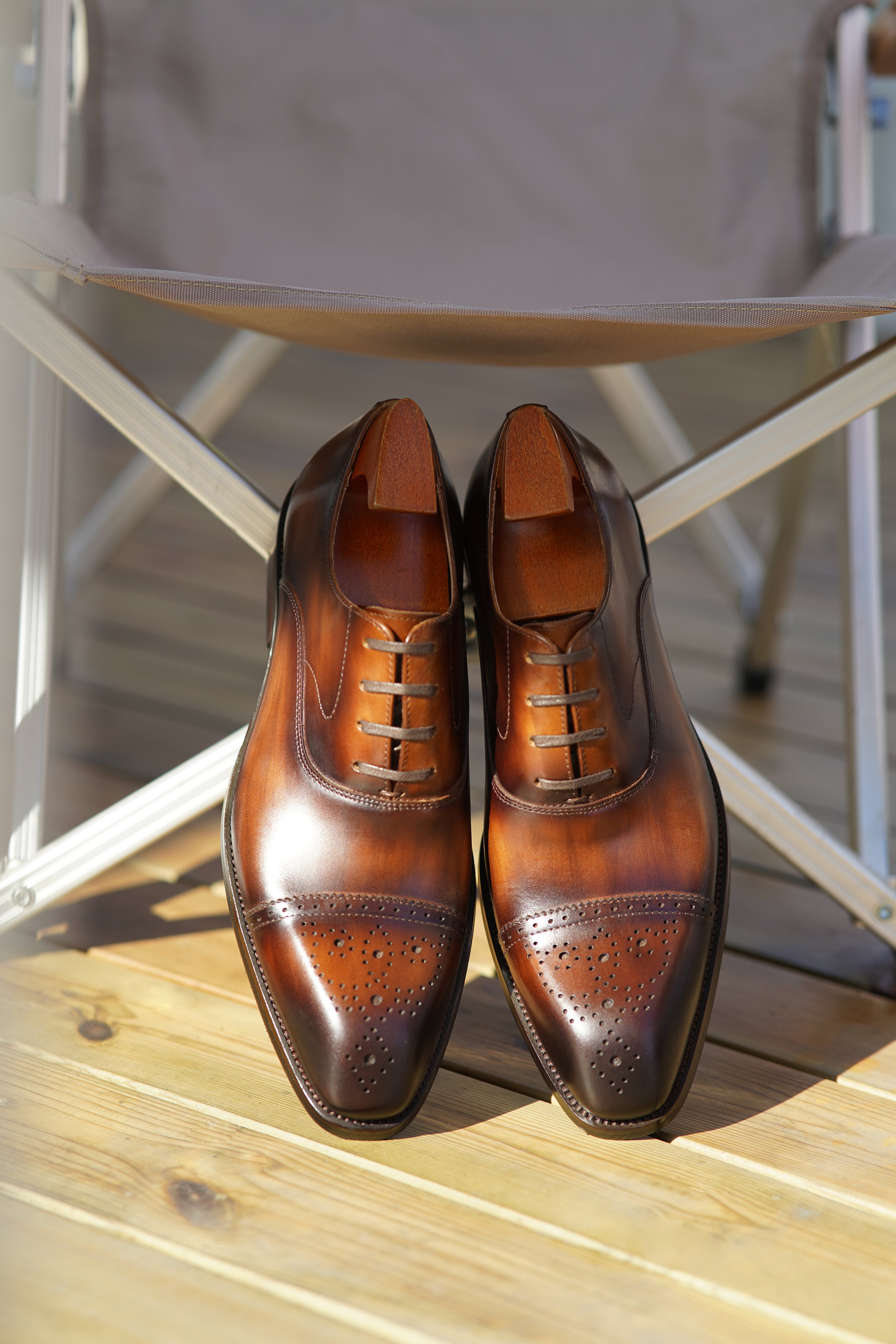 Timeless Elegance: Men's Leather Formal Oxford Shoes with Wingtip Detail